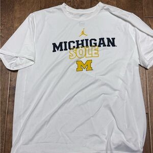 Nike White and Yellow Short Sleeve Tee